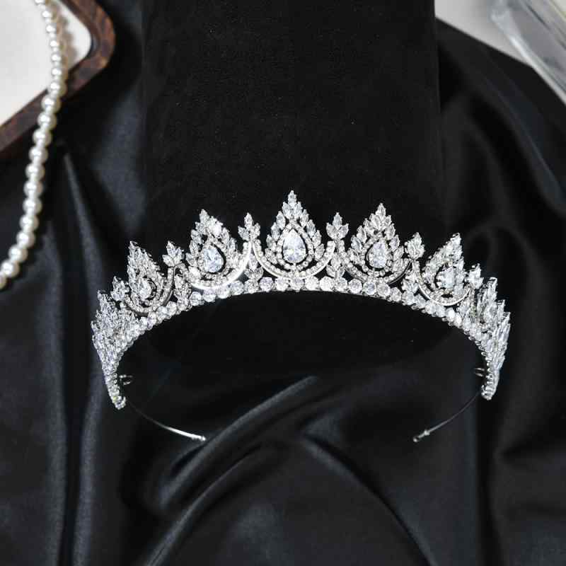 ティアラ レディース 結婚式 新婦 高級感 レトロ シンプル バロック風 エレガント ヘアアクセサリー シルバー 金属 春 ウェディング 冠 発想 気高さ スタイル