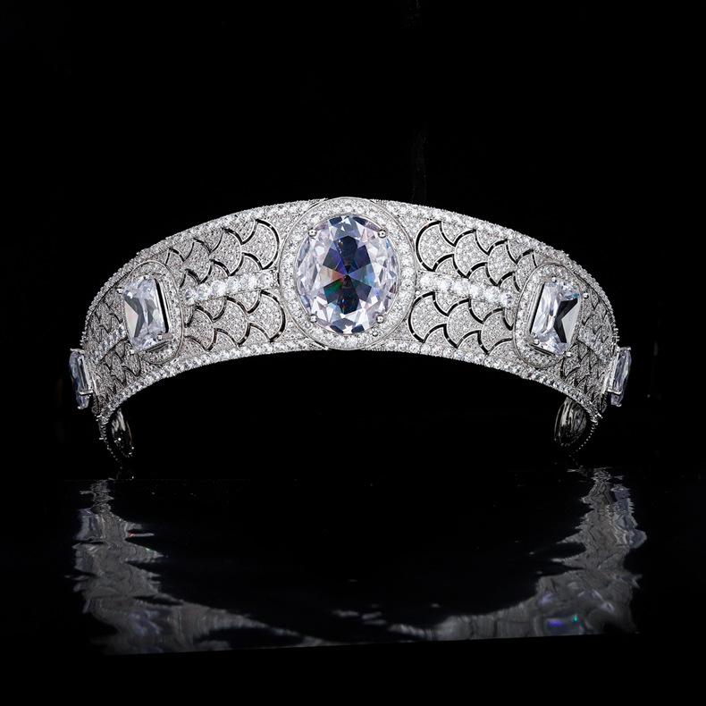 ティアラ ウェディング ヘッドアクセサリー レディース ブライド 結婚式 新婦 ジルコニア インレイ プラチナ メッキ 銅 高級感 豪華 欧米風 冠 スタイル デザイン 装飾