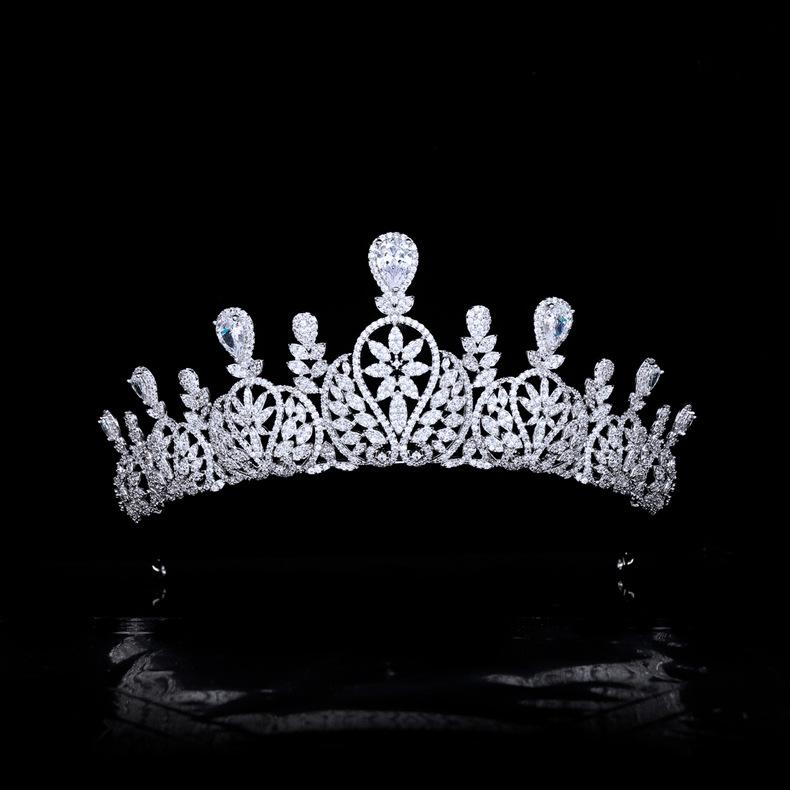 クラウン ティアラ レディース 結婚式 新婦 ヘッドアクセサリー ウェディング ヘアアクセ ジルコニア 装飾 白水晶 プラチナカラー 電気メッキ加工 かわいい 甘美 高級感 欧米スタイル