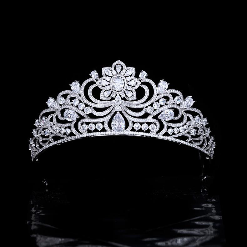 ティアラ レディース 結婚式 王冠 ジルコニア ヘッドドレス ブライダル ヘアアクセサリー 欧米風 レトロ 高級感 白水晶 クリスタル ホワイトゴールドメッキ 豪華 装飾品