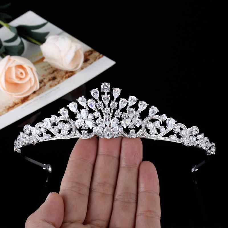ティアラ レディース 韓国風 プリンセス クラウン ジルコニア 結婚式 ヘッドドレス ウェディング アクセサリー かわいい デザイン 白水晶 装飾 銅メッキ ホワイトゴールド 9,443円