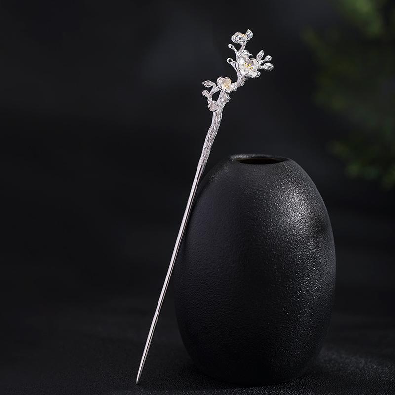 髪飾りつけ 大時代 梅の花 かんざし しろがね色 花画題 梅色 冬 灯し火メッキ工業 髪の毛付属物 言い慣わしひな形 愛くるしい 今めかしい