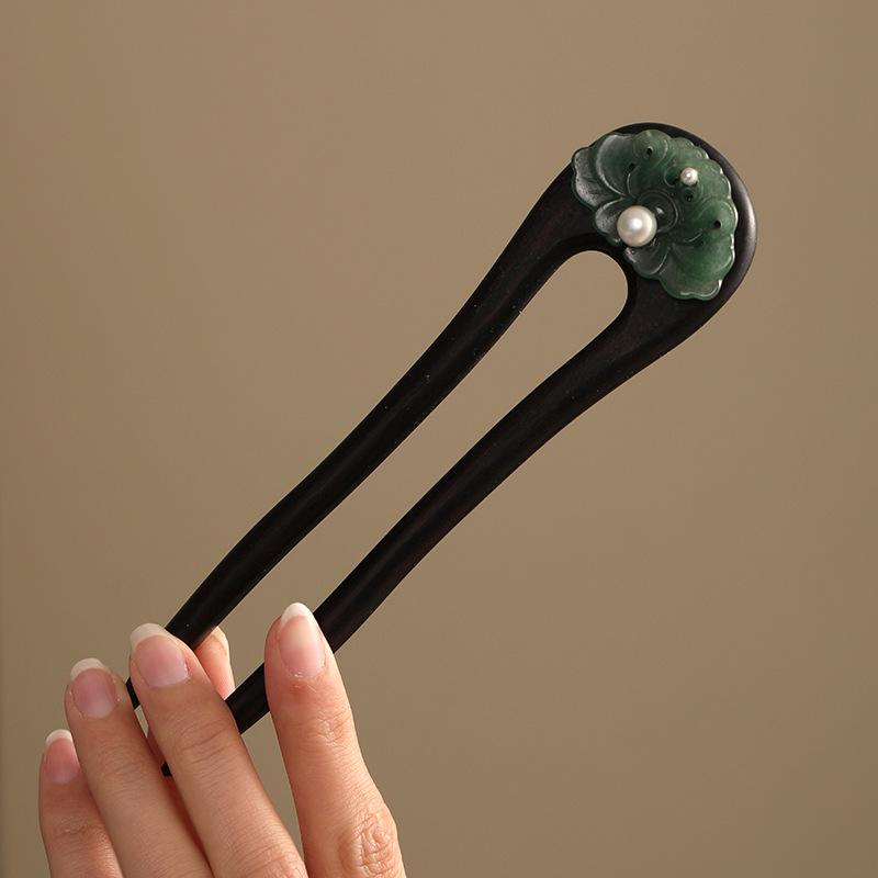 髪飾り 黒檀木 U型 かんざし 流蘇 双簪 歩揺 花モチーフ 伝統風 エスニック 木製 秋 緑 おしゃれ かわいい ヘアアクセサリー アップスタイル ヘアピン タッセル飾り 民族調 デザイン
