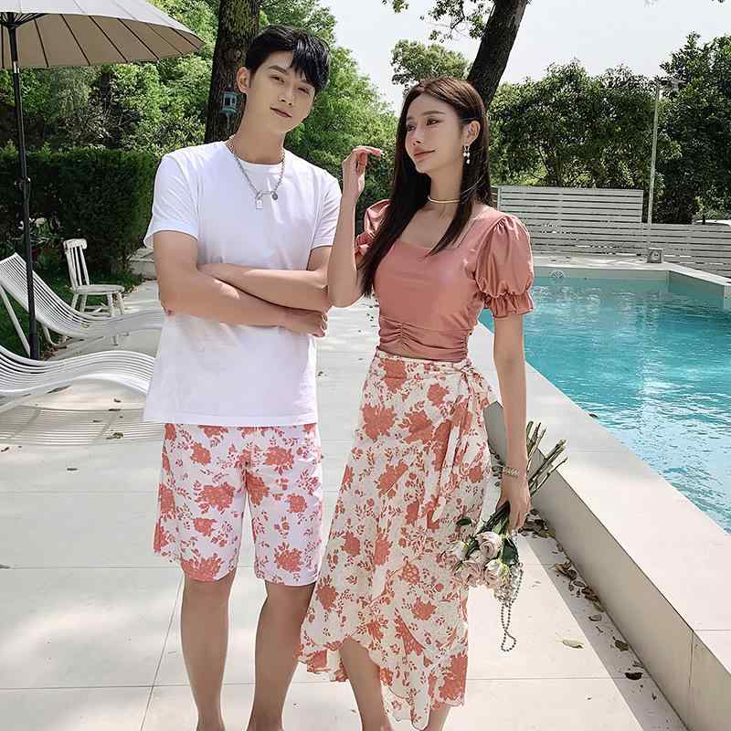 ビーチ水着 メンズ レディース カップルセット 女性ビーチスカート 男性ショーツ ポリエステル 小花柄 ピンク 黒 夏用 ビーチウェア 温泉スイミング 保守デザイン スリム効果 軽量素材 速乾性 フラワープリント スイムウェア ビーチファッション