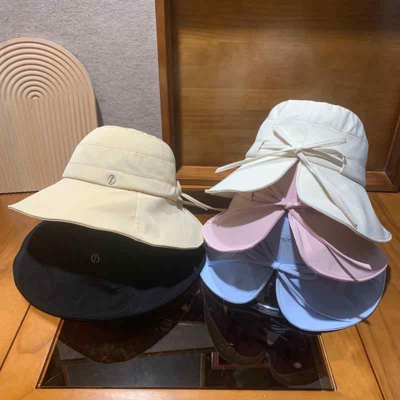 ハット レディース 春夏 日系 ポリエステル 広つば ラウンドトップ 薄手 文字ロゴ 刺繍 バックリボン UVカット 日よけ サイズ調整可能 カジュアル ファッション デイリーユース ブラック カーキ オフホワイト