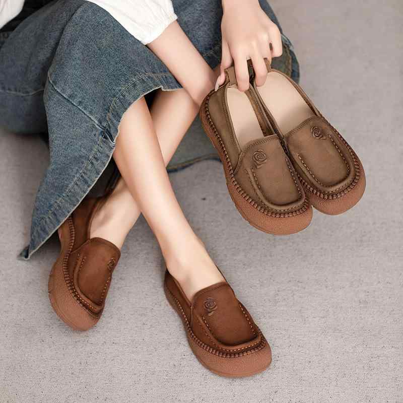 フラットシューズ レディース レトロ スリッポン 柔らかいソール 柔らかいアッパー ラウンドトゥ ステッチ 無地 通気性 ゴムソール ローカット 平底 普段使い シンプル ハンドメイド 革インソール 春夏秋 カーキ ブラウン｜ふんわり暮らし鞄店 7,980円