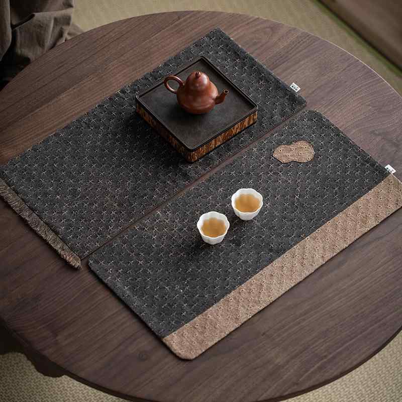 茶席 茶道マット 香雲紗 柞蚕シルク 絹 ハンドメイド 手作り 古風 素朴 上品 趣のある レトロ ヴィンテージ 禅テイスト 東洋風 中国茶器 茶室用 主人用 テーブルマット 敷物 切り替えデザイン