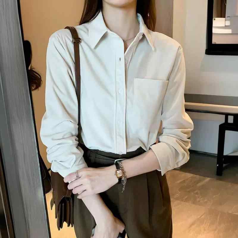 シャツ レディース 長袖 コーデュロイ ベルベット調 無地 ポロ領 ストレート 普通丈 通勤 レイヤード 秋 大きめサイズ 伸縮性素材 ピンク カーキ 白 エレガント シック スタイル