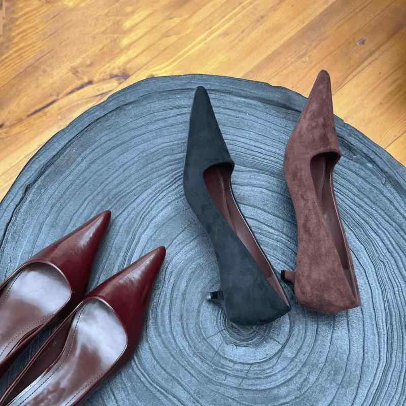 パンプス レディース 尖頭 ローヒール キトンヒール スエード 通勤 復古 レトロ フレンチ スタイル 純色 方形ヒール 秋 黒 茶