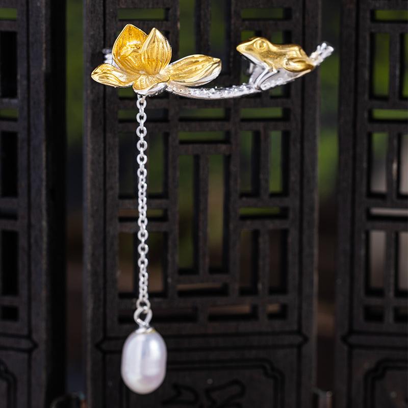 胸飾り メンズ レディース しろがね色 パール 蓮の花 花動機 個人的特徴的 目論む 明かりメッキ産業 秋 今めかしい かざり付ける 添え物 普段使い