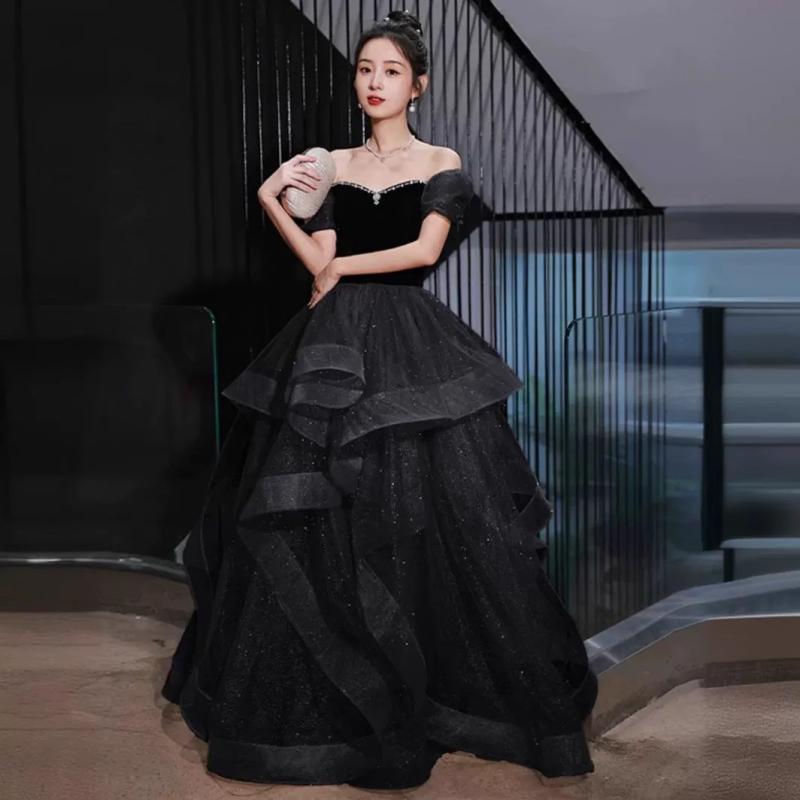 ロング御召しもの レディース 黒 黒いこと オフショルダー 太陽フレア 音の大きさ 御前上等感 雅びやか 生まれ落ちる日寄り合い 告げ知らせる会 掻き鳴らす会 華燭の典 二次会 有りがたさ会 成年者式 春夏 ポリエステル