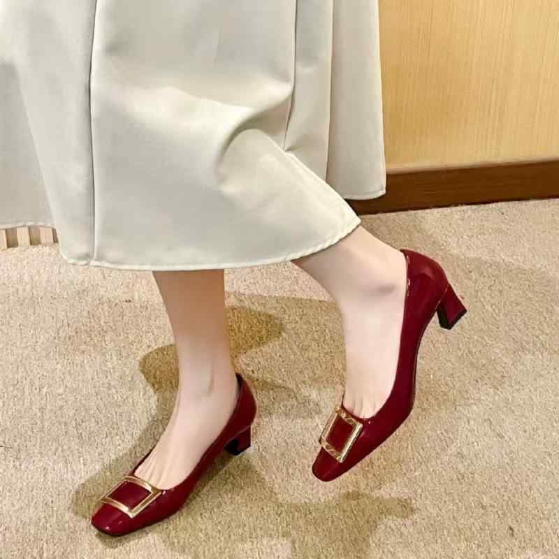 パンプス レディース 牛皮 チャンキーヒール スクエアトゥ 漆皮 エナメル 太踵 一方ならずない 疲れない 履き分かりやすい 歩き分かりやすい 走れる 蒸れない 脱げない 甲浅 置き目とり捨てる 無地 春夏秋 スリッポン 通い用 フォーマル 御芽出度