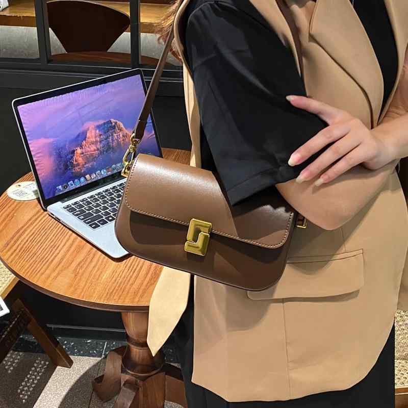 ショルダーバッグ レディース 2024年春夏 牛革 斜めがけ 軽量 高級感 通勤用 デイリー 2WAY 斜め掛け 肩掛け かわいい 小さめ 柔らかい 横型｜ふんわり暮らし鞄店