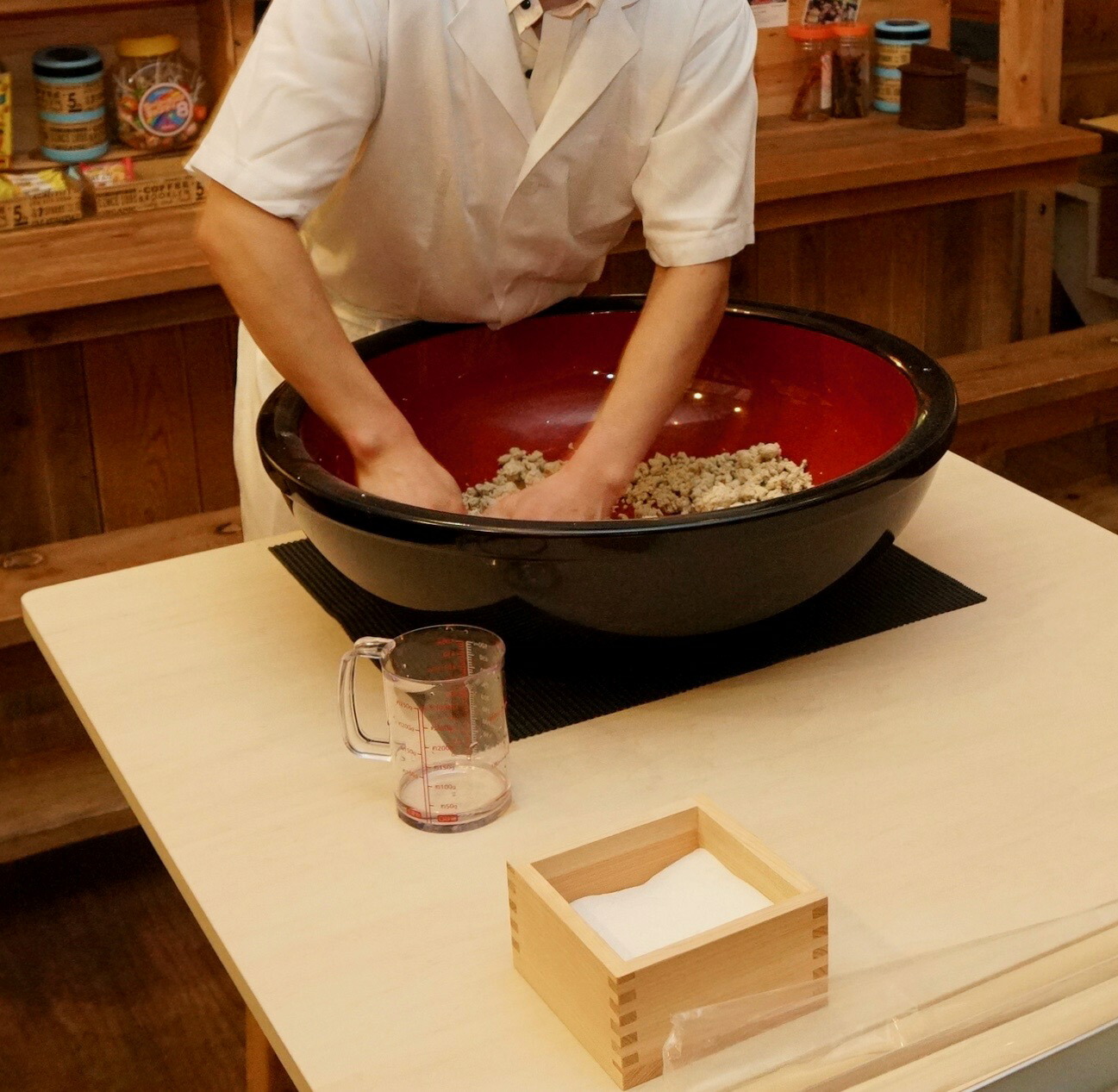 市場 そば打ち専用 繋がる つなぎ粉 そば粉 繋粉 1kg 業務用 名人まで そば打ちを左右する つながる繫ぎ粉 初心者の方からプロ つなぎ粉大好評  2袋 2kg ×