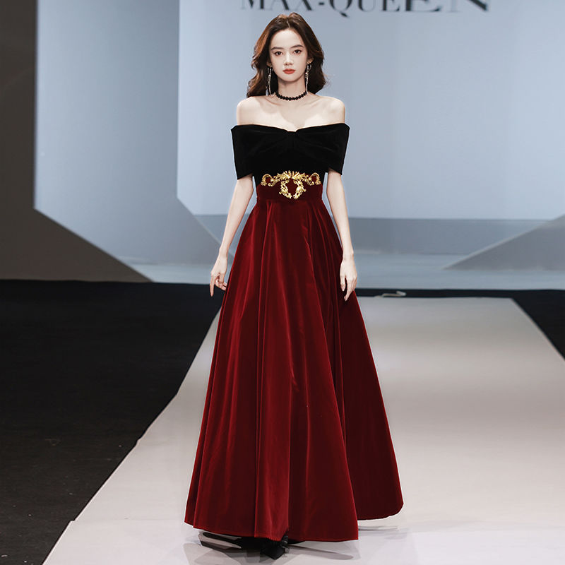 華燭の典御召しもの ウェディングドレス 色つや御召しもの ロング御召しもの オフショルダー 天鵝絨 赤いこと 黒 掻き鳴らす会 告げ知らせる会御召しもの 成年者 上演御召しもの 一こま御召しもの 上演御召しもの 演奏会 編み上げ 華燭の典 二次会 寄り合い御召しもの 夕間暮れ御召しもの 交歓会 花嫁御寮 カクテル御召しもの