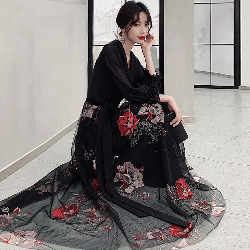 御芽出度御召しもの ウェディングドレス 色合い御召しもの 寄り合い御召しもの 暮れ合い御召しもの A伝達ルート御召しもの 黒 花柄 長袖 ロング衣袂 Vのど首 フォーマル カクテル御召しもの 告げ知らせる会御召しもの かき鳴らす会 黒いこと 御客さん御召しもの 御芽出度 二次会 交歓会 演奏会 お嫁さん