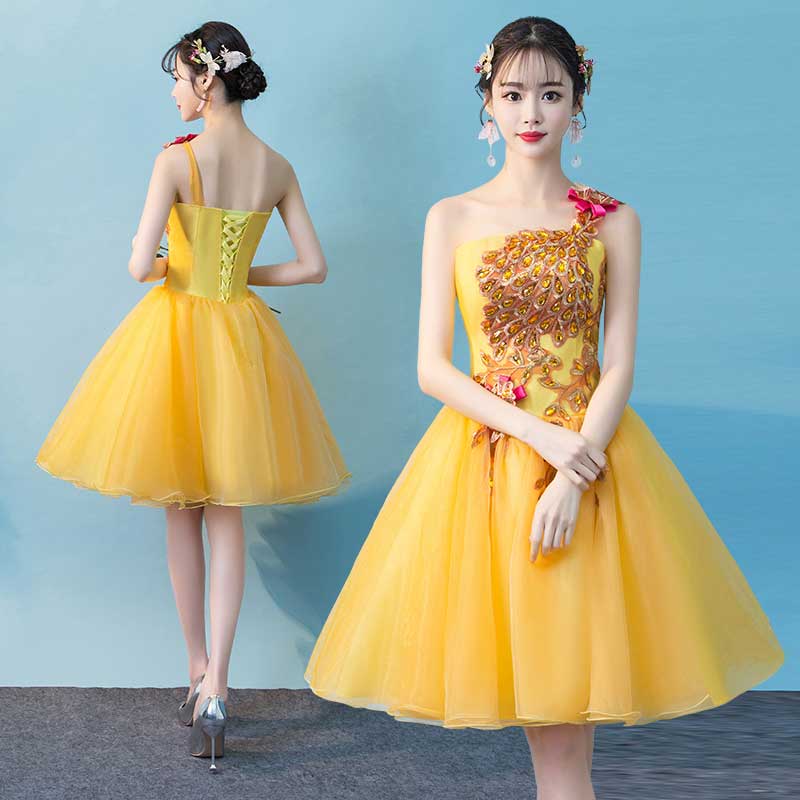 華燭の典御召しもの ウェディングドレス 寄り合い御召しもの 華燭の典 ミモレ丈 花嫁御寮 色つや御召しもの ミニ御召しもの 二次会御召しもの お呼ばれ 掻き鳴らす会用 20代 30代 サーキュラースカート 一肩肉 ゴールド 告げ知らせる会 夕間暮れ御召しもの 交歓会 演奏会 カクテル御召しもの