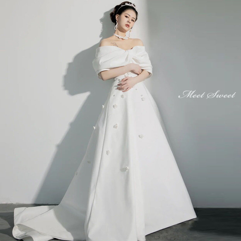 ウェディングドレス 花嫁ドレス 二次会ドレス ウエディングドレス 結婚式 前撮り 披露宴 ロング丈 ロングドレス 白 オフホワイト オフショルダー リボン 床付き/トレーンドレス ホワイト 上品 大人可愛い ブライダルドレス エレガント 海外挙式 セミオーダー おしゃれ｜ミートスウィート