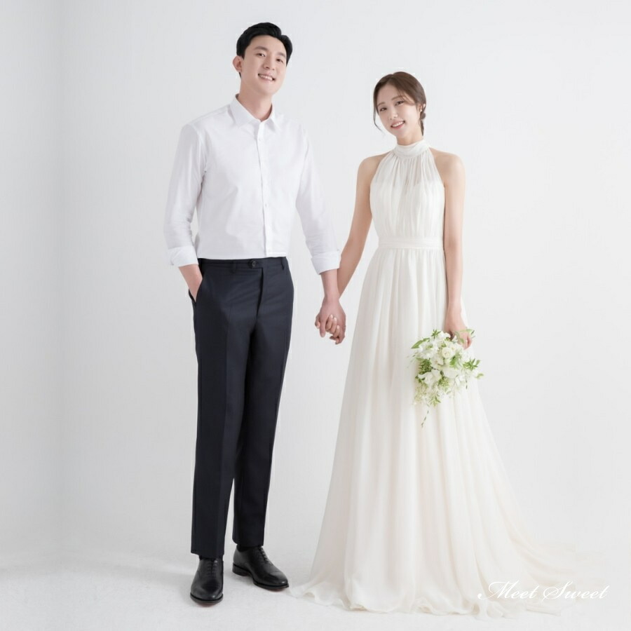 華燭の典御召しもの ウェディングドレス ロング御召しもの 二次会 華燭の典 前撮り 華燭の典 花嫁御寮 スレンダードレス ホルターネック うしろ側シュロの葉 袖なし 外国で挙式 映し絵華燭の典 象牙色 wedding dress 寄り合い御召しもの ごく小さい大きさ 大層らしい大きさ