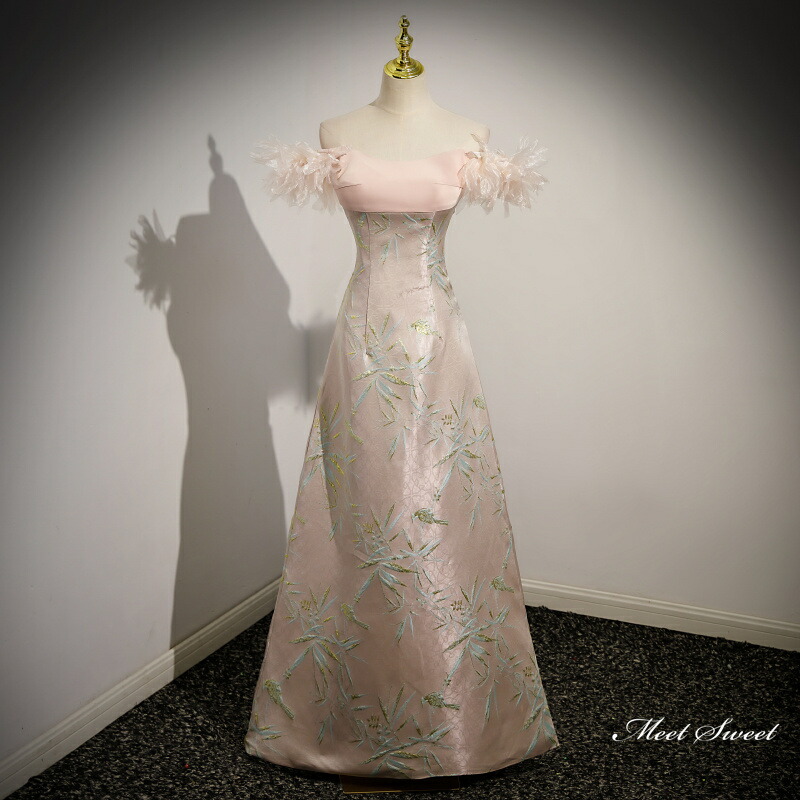 色つや御召しもの ロング御召しもの 寄りあい御召しもの サクラ色 花柄 オフショルダー 華燭の典御召しもの ウェディングドレス 華燭の典 二次会 花嫁御寮 前撮り 掻きならす会 告げ知らせる会 カクテル御召しもの 交歓会 華燭の典 フォーマルドレス 成年者式 卒式 音楽会 一こま 公演 逢魔が時御召しもの