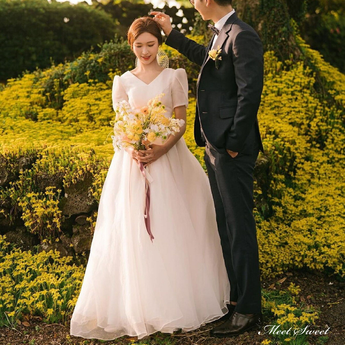 ウェディングドレス ロングドレス Aラインドレス 半袖 Vネック 二次会 結婚式 前撮り 後撮り ブライダル 花嫁 ワンピース 韓国風 ウエディングドレス 海外挙式 オフホワイト パーティードレス フォトウェディング 小さいサイズ 大きいサイズ wedding dress|ミートスウィート