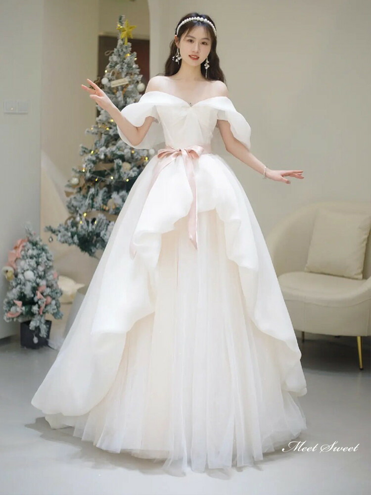 ウェディングドレス ロングドレス プリンセスラインドレス ボリューム オフショルダー 二次会 結婚式 前撮り ドレス 花嫁 ウエディングドレス チュール 大きいサイズ 小さいサイズ 海外挙式 白 オフホワイト パーティードレス ブライダル フォトウェディング wedding dress