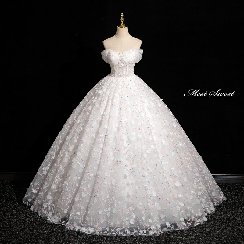 色つや御召しもの 姫御前伝達ルート ロング御召しもの 白いこと オフショルダー 花柄 華燭の典御召しもの 華燭の典 二次会 花嫁御寮 前撮り 掻き鳴らす会 告げ知らせる会 上演御召しもの ウェディングドレス 寄り合い御召しもの 華燭の典 成年者 一こま 上演 夕間暮れ御召しもの 演奏会 力くらべ