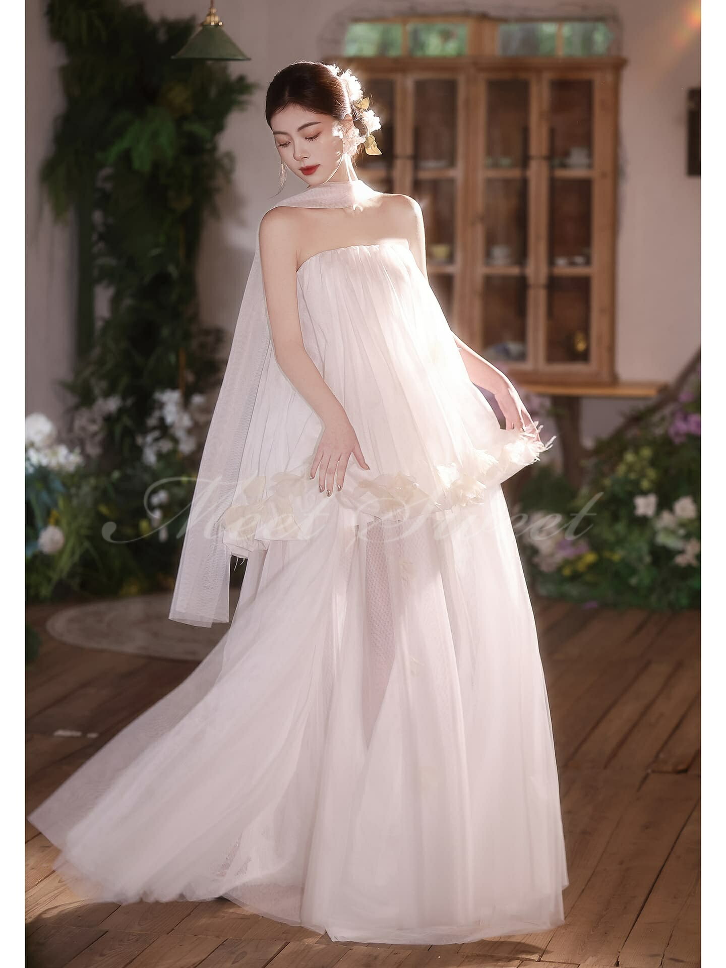 前撮り ドレス ウェディングドレス リゾートウェディング チュール ベアトップ ふんわり 花嫁 結婚式 二次会 ブライダル ウエディングドレス オフホワイト ロングドレス ウェディング ウエディング 二次会ドレス 花嫁ドレス 結婚式ドレス 上品 リゾートフォト