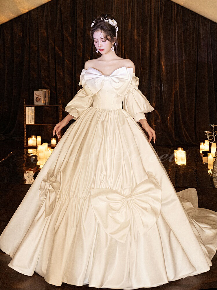 ウェディングドレス オフショルダー 袖付き リボン かわいい サテン 長袖 レトロドレス Aラインドレス 花嫁 結婚式 二次会 前撮り ドレス ブライダル ウエディングドレス オフホワイト お姫様 ロングドレス 姫系 撮影 パーティードレス 誕生日 イブニングドレス