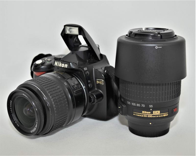 【中古】Nikon デジタル一眼レフカメラ D40 ダブルズームキットII ブラック D40BWZII｜ソファポテト