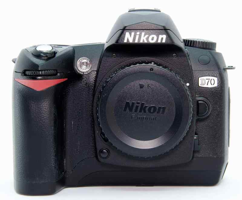 【中古】Nikon D70 デジタル一眼レフカメラ レンズキット [AF-S DX ズームニッコールED 18~70mm F3.5~4.5G(IF)セット]