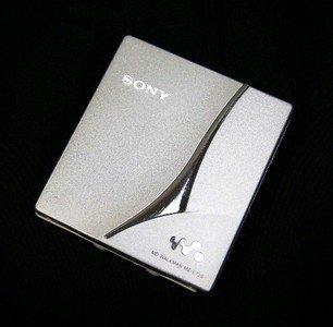 【中古】SONY ソニー  MZ-E720（S） しろがね色 ポータブルミニディスクプレーヤー MDLP相応う （携帯型MD電気蓄音機/MD生まれ変わり専用機/MDウォークマン）