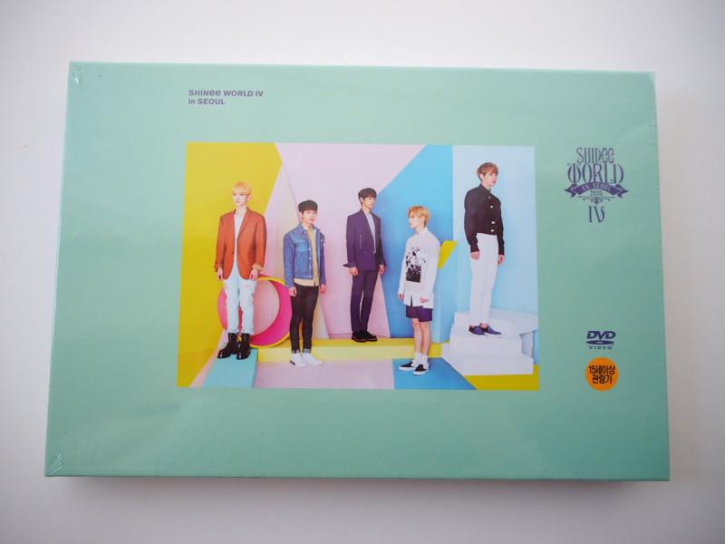 【中古】SHINee World IV (2DVDs + ポストカードブック) (韓国盤)