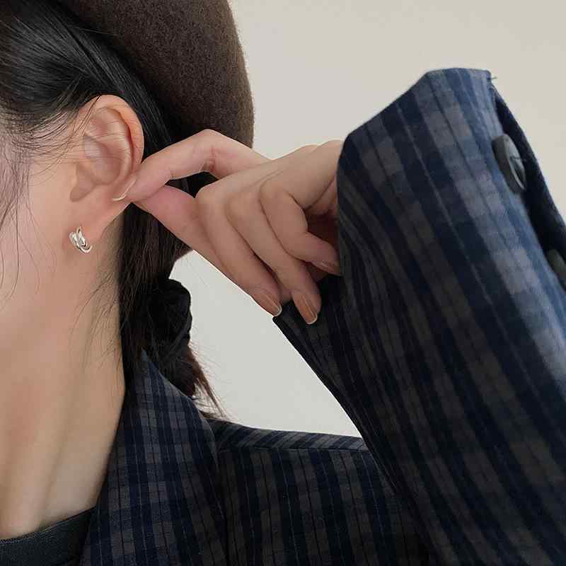 ピアス レディース しろがね色925 落っこちる型 フープ 小さめ 分かりやすい 清楚 冷やりとした イヤリング しろがね色付属品