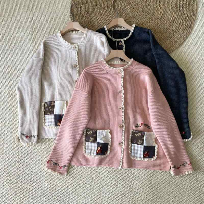 ニット レディース 森ガール 大判 ゆったり かわいい アップリケ ポケット 刺繍 カーディガン アウター ドロップショルダー 長袖 秋冬 あったか 防寒 リラックス ウェア 普段使い2