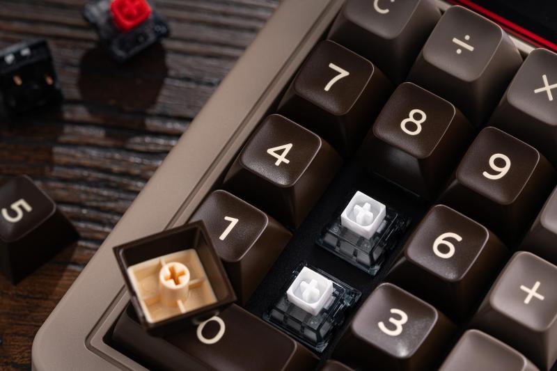 8BitDo レトロ 18 メカニカル テンパッド、電卓モードをサポート、 Windows および Android 用 Bluetooth/2.4G/有線テンパッド|ソファポテト
