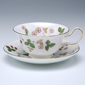 ウェッジウッド ワイルドストロベリー 紅茶優勝杯\u0026平円盤（ピオニー） Wedgwood 連合王国 洋食器 ブランド名