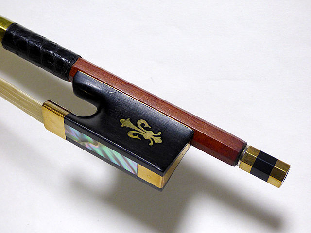 【希少品】ビオラ弓 (ヴィオラ弓) フェルナンブコ 花紋 フロッグ ゴールド Perunambuco Flower frog Gold Viola Bow