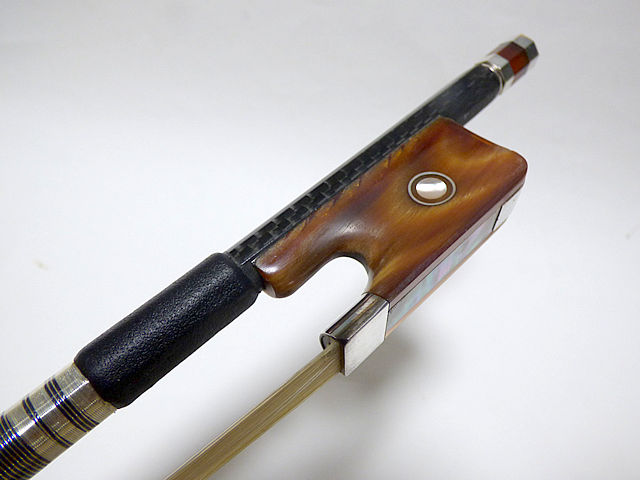 水牛角フロッグ #1 カーボン ビオラ弓 (ヴィオラ弓) Carbon Viola Bow Horn Silver frog|底値楽器屋