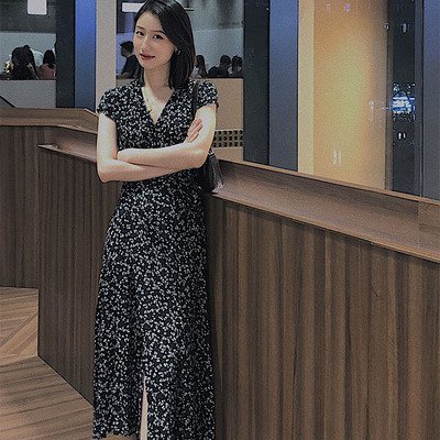 ワンピース ミディアム丈ワンピース 半袖 Vネック ミディアム丈 薄手 スリット かわいい 大人可愛い きれいめ シンプル カジュアル 上品 おしゃれ かっこいい 大人女子 こなれ感 個性的 主役級 存在感 キュート 清楚 ナチュラル ベーシック クール 小花柄 春 夏 レディース|タビマート