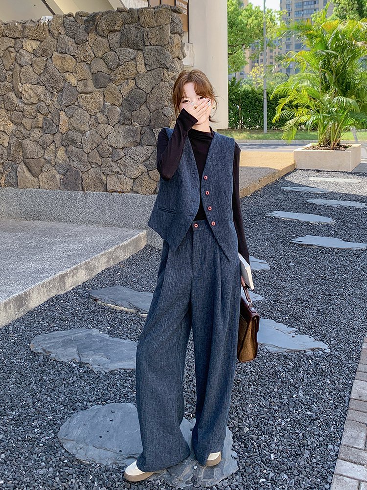 レディース トップス パンツ ボトムス ベスト セットアップ 2点セット ワイドレッグパンツ 袖なし Vネック 前開き ウエストゴム ボタン シンプル カジュアル かっこいい ラフ お出かけ|タビマート