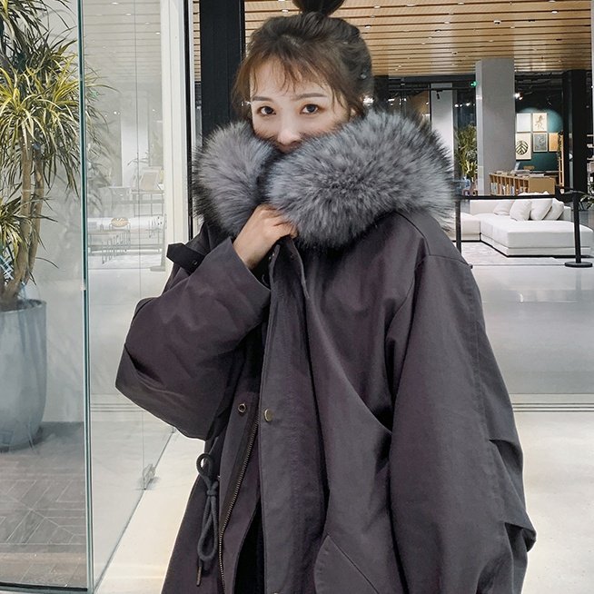 アウター コート 上着 ミディアム丈 長袖 ハイネック 前開き ボタン ポケット ウエストマーク ファー かわいい 大人可愛い きれいめ シンプル 上品 おしゃれ かっこいい レトロ ラフ こなれ感 個性的 主役級 存在感 抜け感 冬 メンズライク ナチュラル ベーシック クール|タビマート