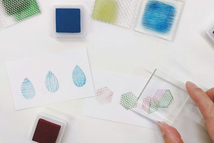 年賀状のデコレーションにおすすめなアイテム「カサネスタンプ」