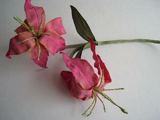 送料無料 シルク100 手作りならではの美しい染色 ちりめん染花 一輪挿 いちりんざし グロリオサ インテリア 染花 布の花 造花 プレゼントギフト 母の日 父の日 敬老の日 クリスマス Smtb K Ky Crunchusers Com