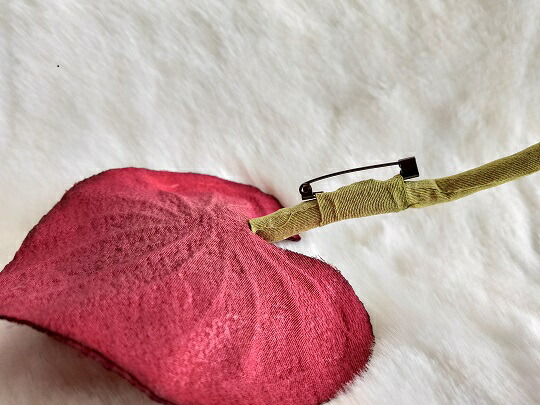 ちりめん染花 コサージュ アンスリウム 赤 送料無料 シルク100 本絹の高級感 コサージュ 敬老の日 母の日 父の日 結婚式 入学式 卒業式フォーマル ヘアアクセサリー布の花 染花 造花 プレゼント ギフト Smtb K Ky Mavipconstrutora Com Br