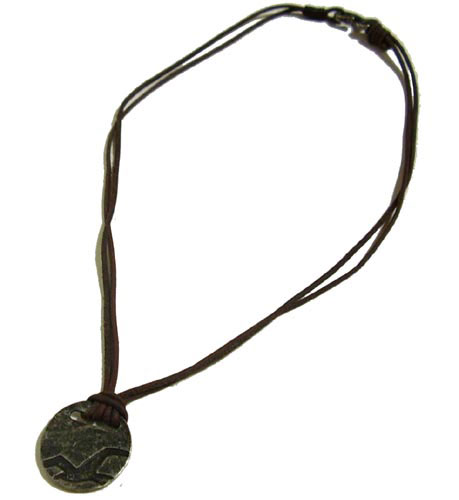 hollister necklace