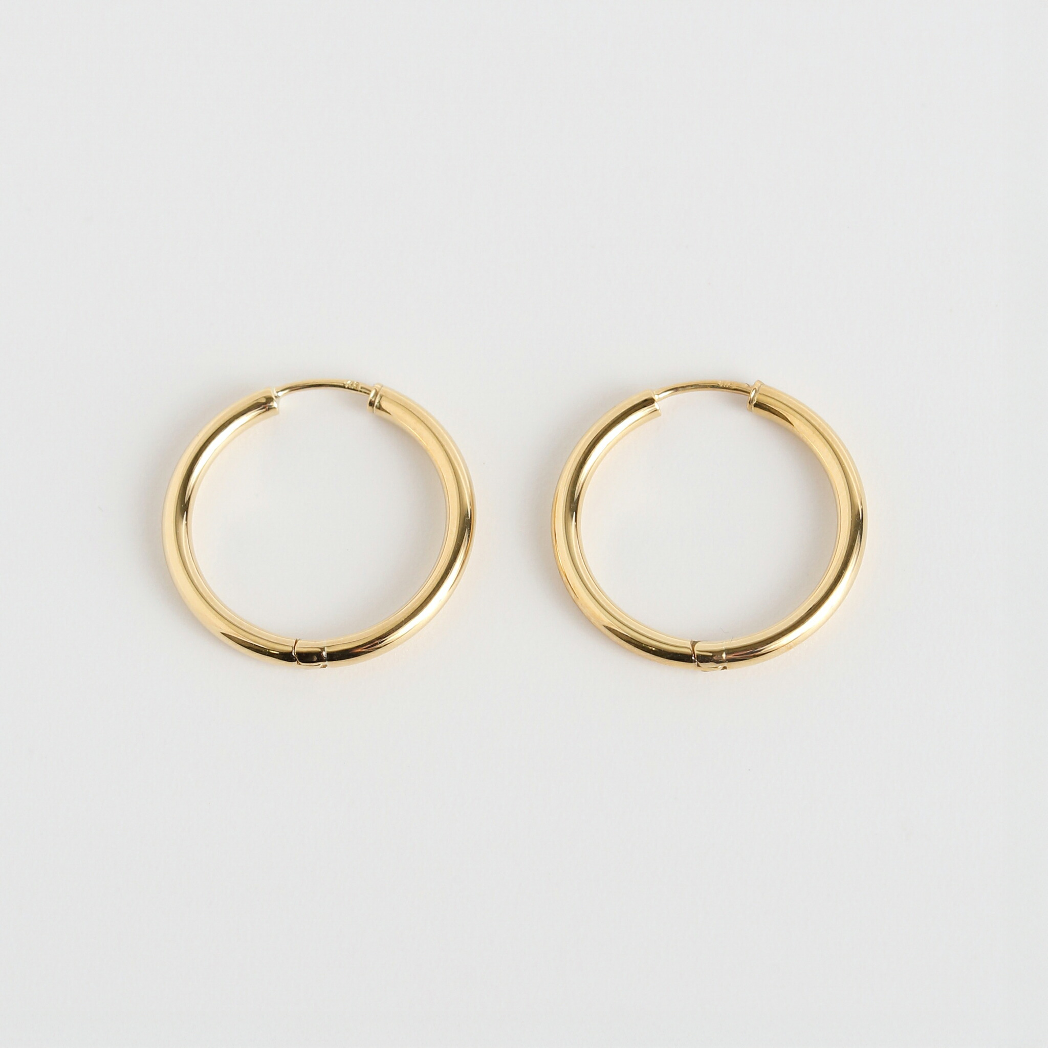 【Basic Hoop Pierce L】【即納品】 K18イエローゴールド フープピアス 地金 18金 18k レディース シンプル 小ぶり 両耳 プレゼント ギフト|AVARON