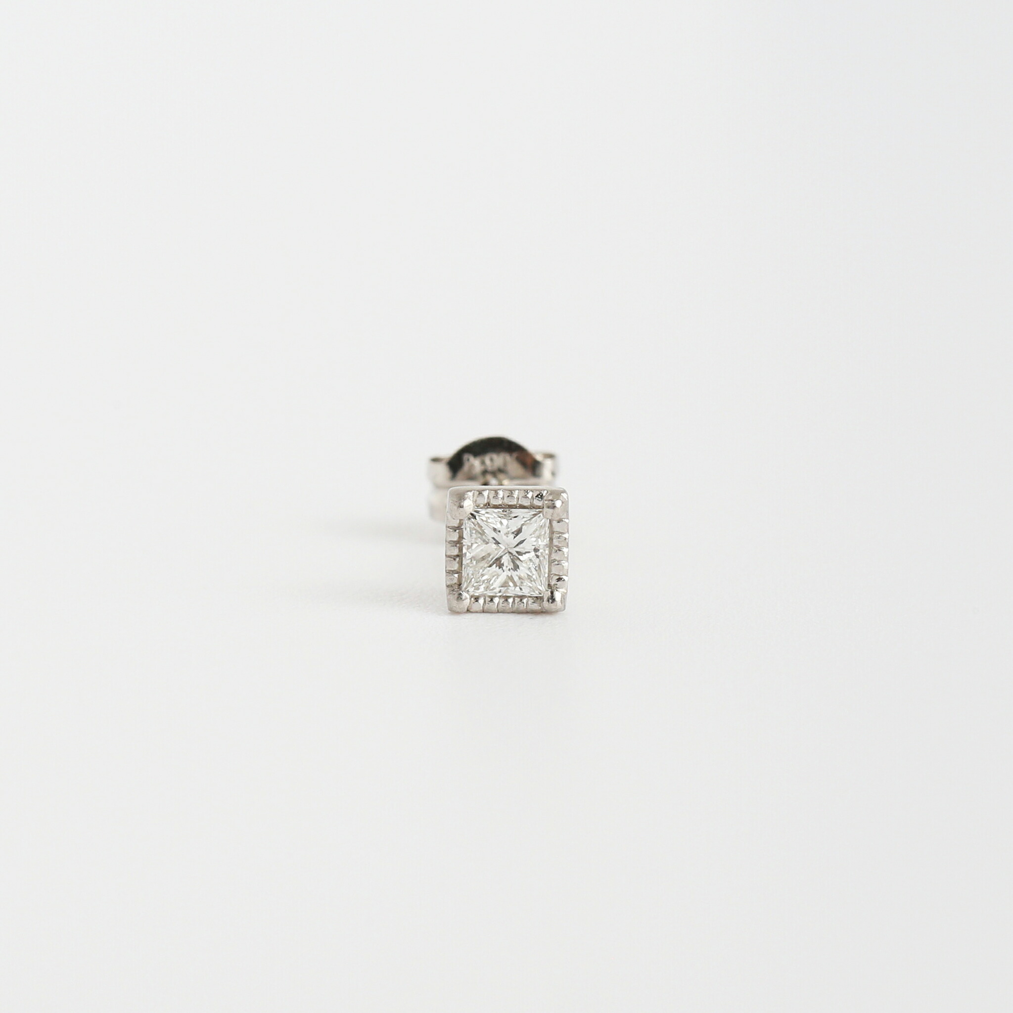 【Grace Stud | Fancy Cut Diamond Pierce | Princess】 Pt900 プリンセスカット ダイヤモンド ピアス スタッドピアス プラチナ レディース 片耳 プレゼント ギフト｜AVARON