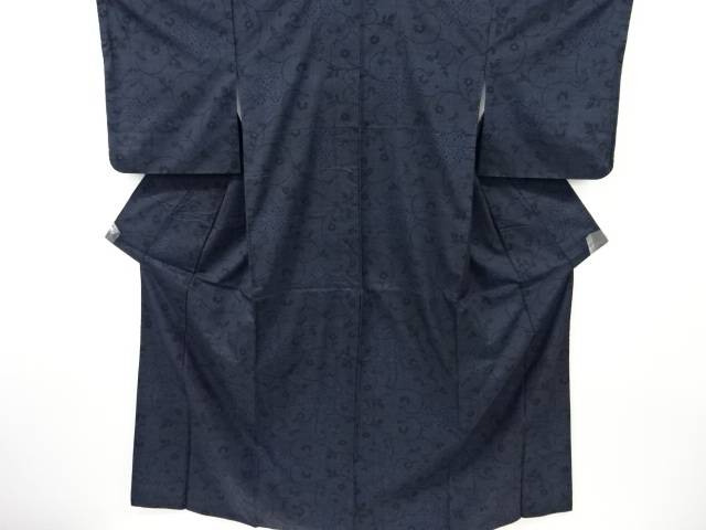 華紋に花唐草模様織出し本場泥大島紬着物（5マルキ）【中古】【着】 宗sou｜お茶道具・着物　【宗 sou】