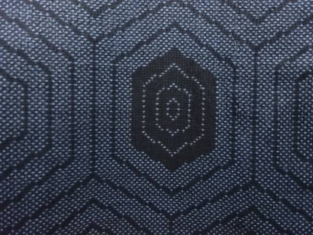 亀甲模様織出し本場泥大島紬着物（5マルキ）【アンティーク】【中古】【着】 宗sou